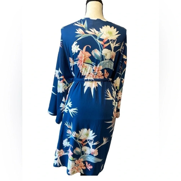 Flora robe & matching shorts - Picture 3 of 5